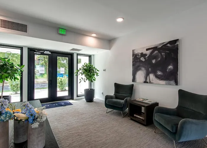Gulch Located With 4 Beds, Pool, Private Patio And Secure Parking