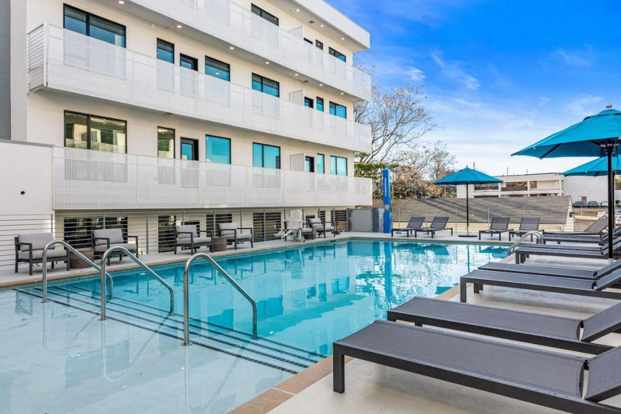 Gulch Located With 4 Beds, Pool, Private Patio And Secure Parking Holiday home Nashville