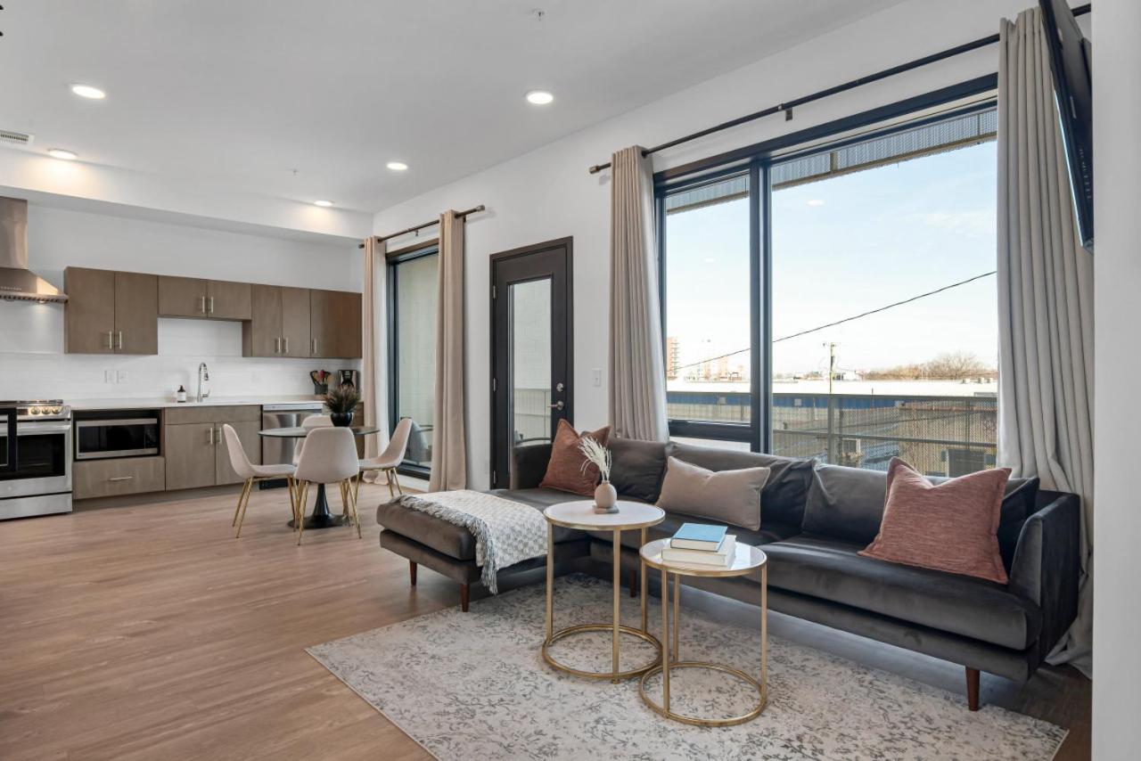 Gulch Located With 4 Beds, Pool, Private Patio And Secure Parking Holiday home Nashville